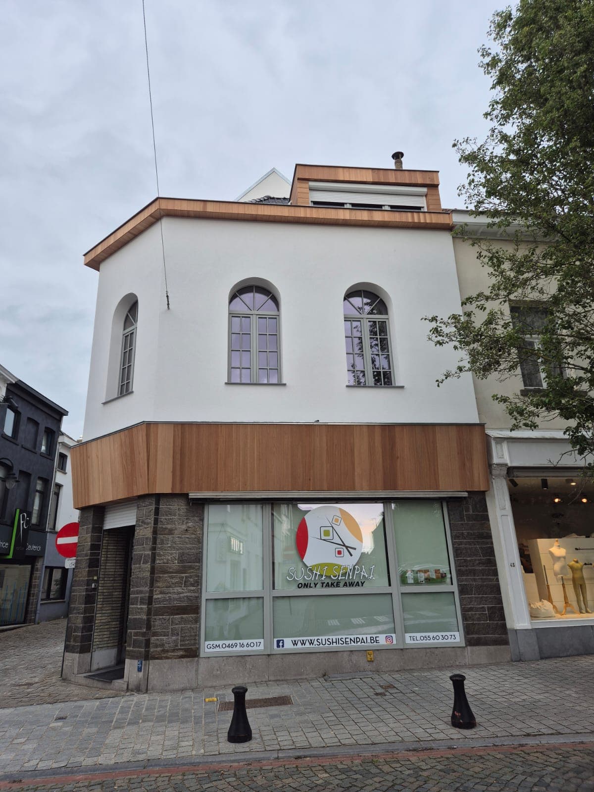 Zijaanzicht gevelbekleding bakgoot en dakkapel